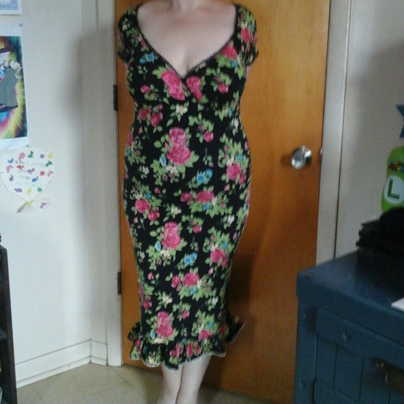 Switchblade Stiletto Black and Floral Dress - Picture 2 of 7